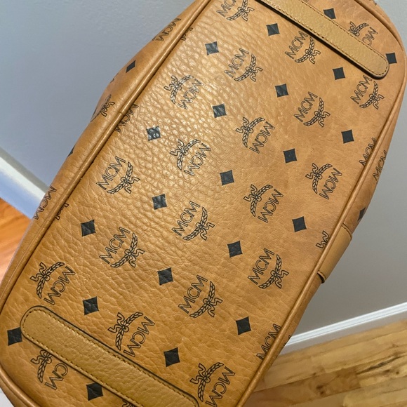 Medium MCM Tote - Picture 3 of 6